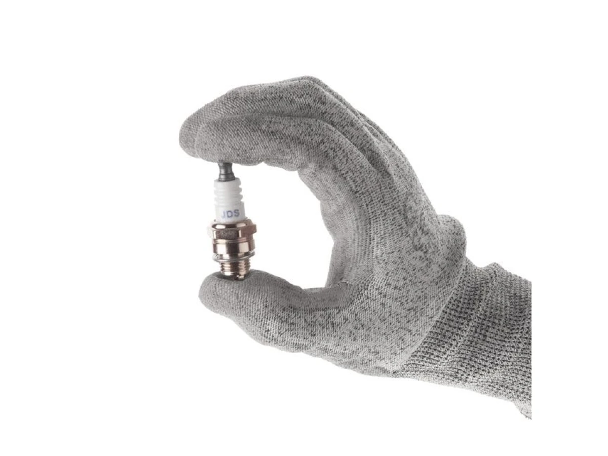 Свеча зажигания для бензопил/мотокос L7T INTERTOOL DT-2208.224 