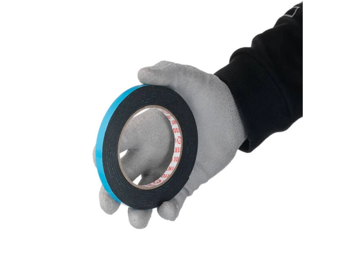 Стрічка клейка двостороння автомобільна, 9 мм * 5 м * 1 мм, чорна, спінений поліетилен INTERTOOL KT-0810 