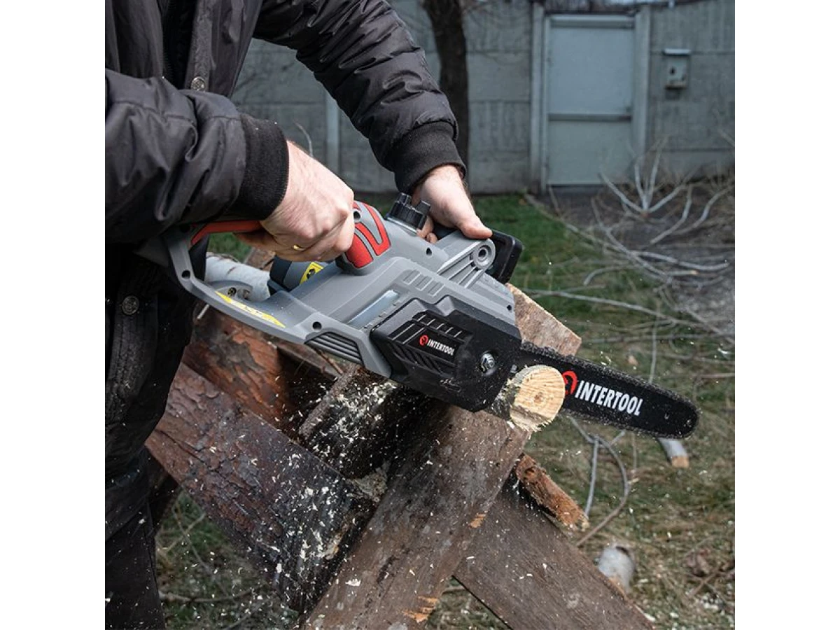Пила цепная электрическая 2400 Вт, шина 40 см, боковой двигатель INTERTOOL DT-2201 