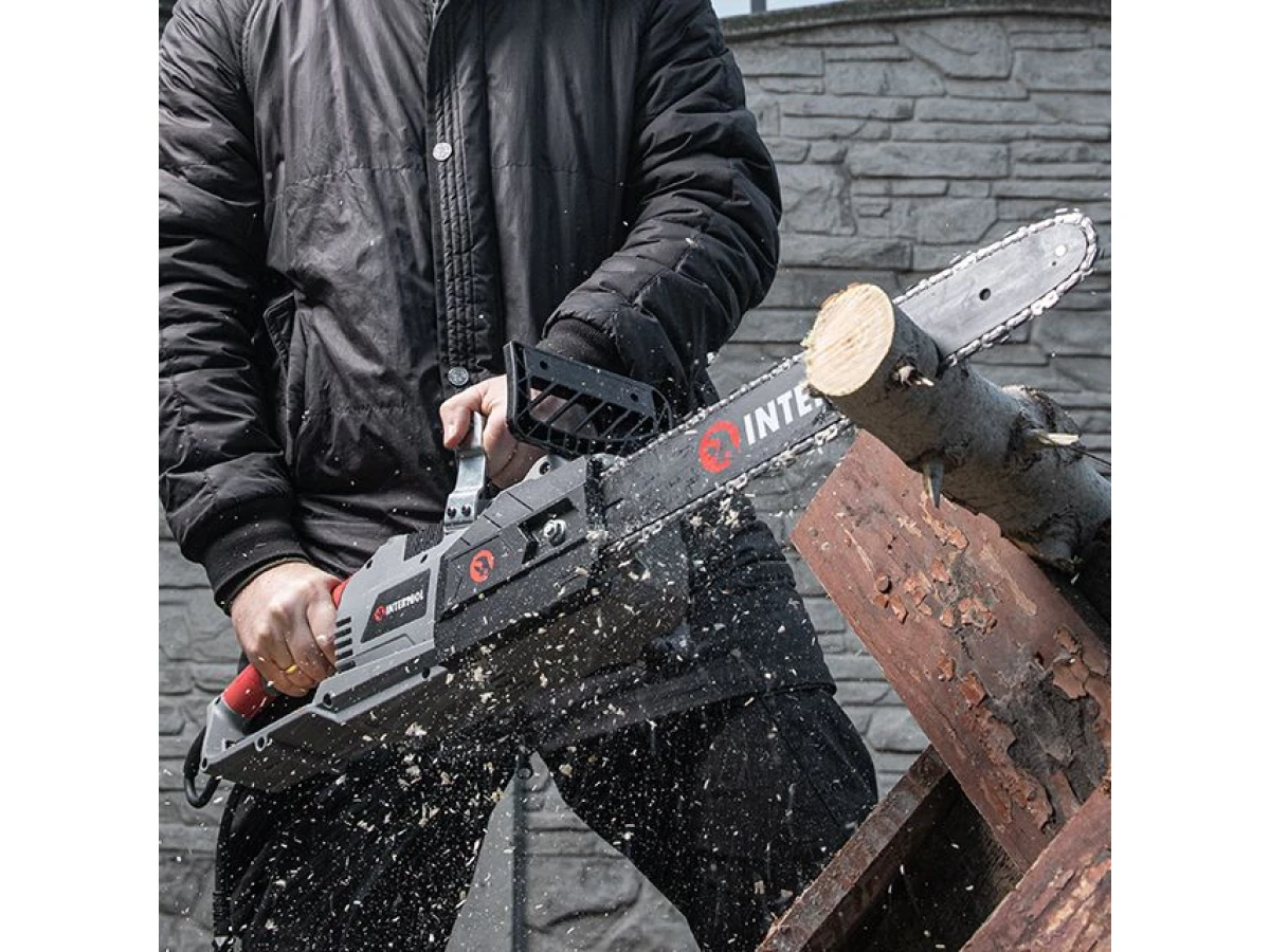 Пила ланцюгова електрична 2400 Вт, шина 40 см, плавний пуск, прямий двигун INTERTOOL DT-2204 