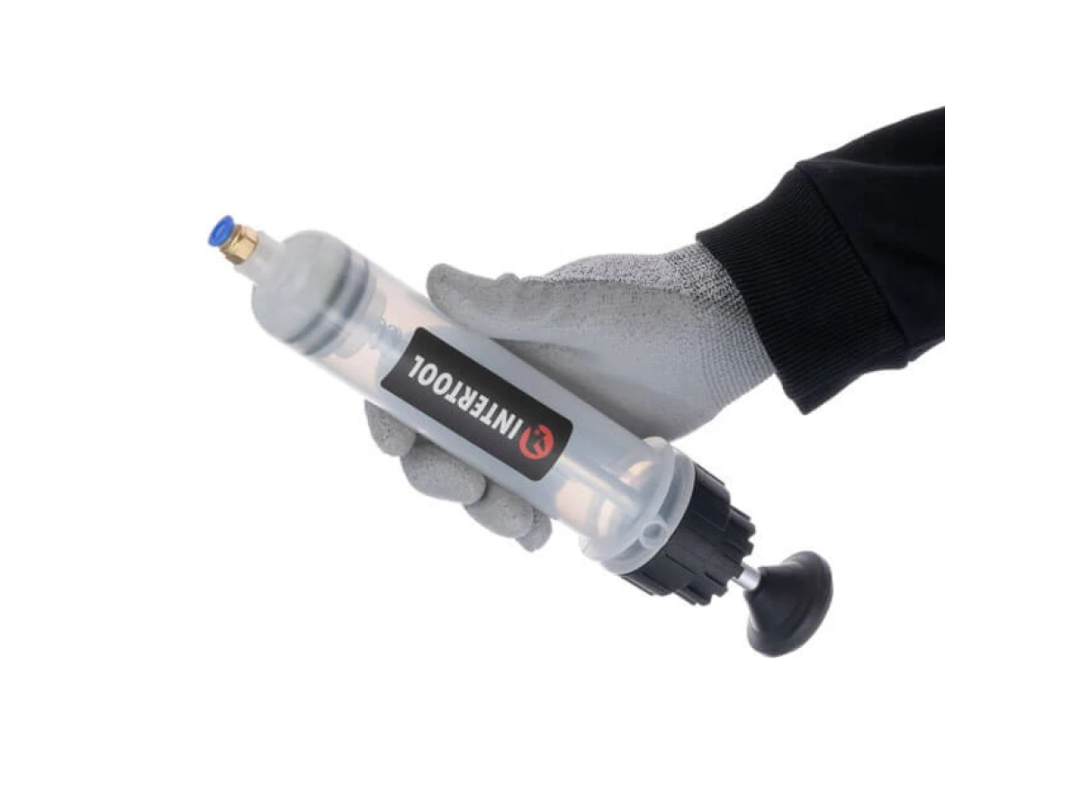 Шприц для технических жидкостей 200мл. 2 насадки INTERTOOL AT-3071 