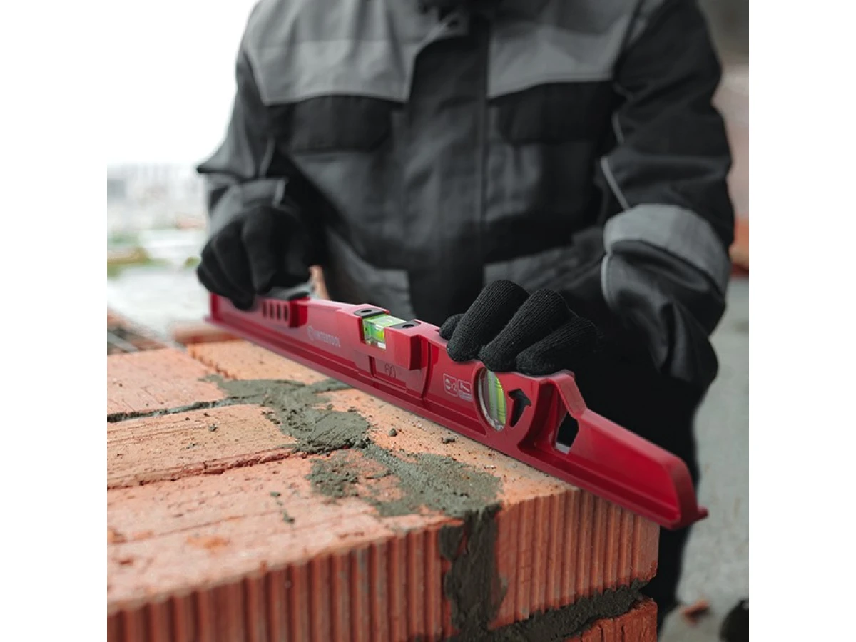 Уровень каменщика, ударный 60 см, 2 капсулы INTERTOOL MT-1560 