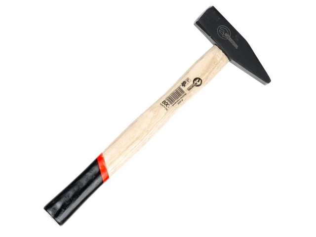 Молоток слюсарний 800 г, ручка ясен INTERTOOL HT-0255 