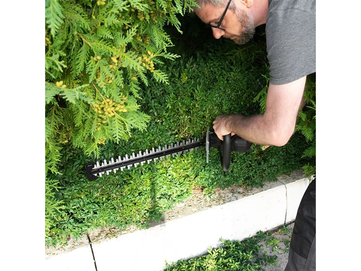 Кусторез аккумуляторный 20 В, 2000 об/мин, длина шины 500 мм, диаметр среза 18 мм, лезвия 65 mn, без ЗУ и АКБ, STORM INTERTOOL WT-9115 