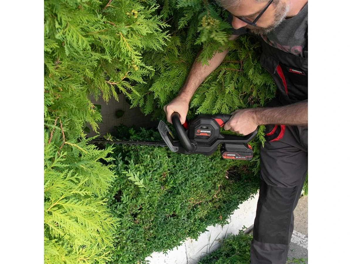 Кусторез аккумуляторный 20 В, 2000 об/мин, длина шины 500 мм, диаметр среза 18 мм, лезвия 65 mn, без ЗУ и АКБ, STORM INTERTOOL WT-9115 