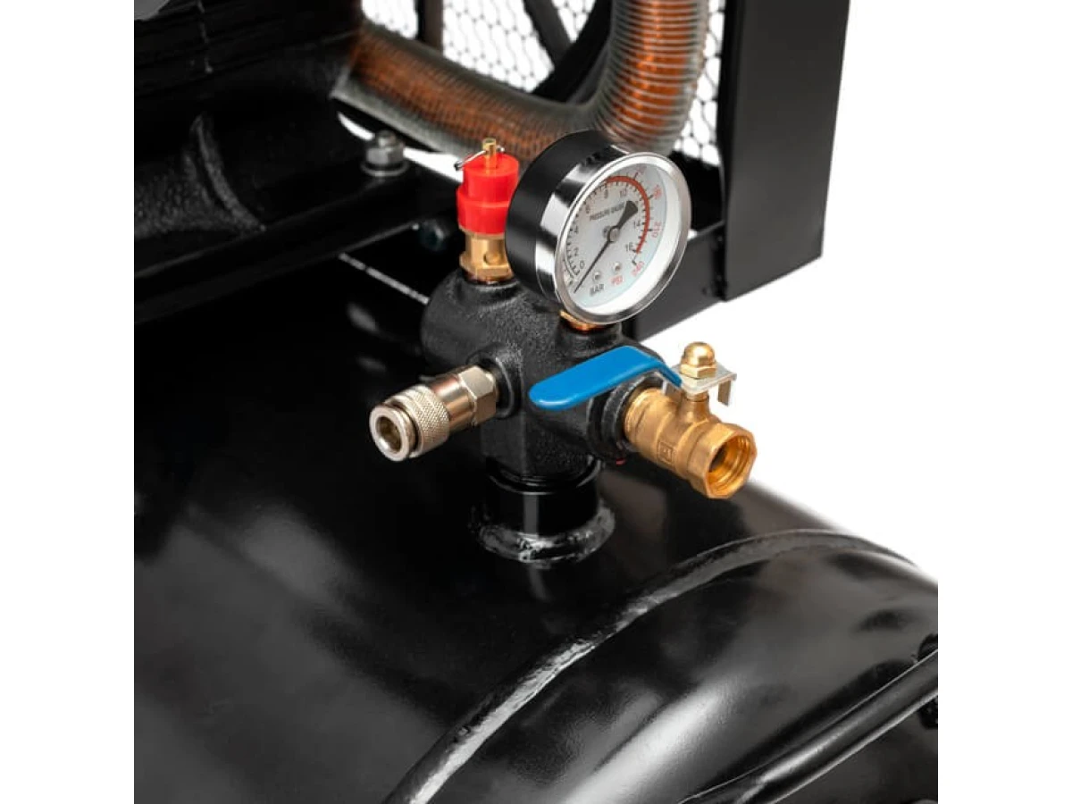 Компресор 200 л, 7,5 кВт, 380 В, 10 aтм, 1050 л/хв., 3 циліндри INTERTOOL PT-0040 