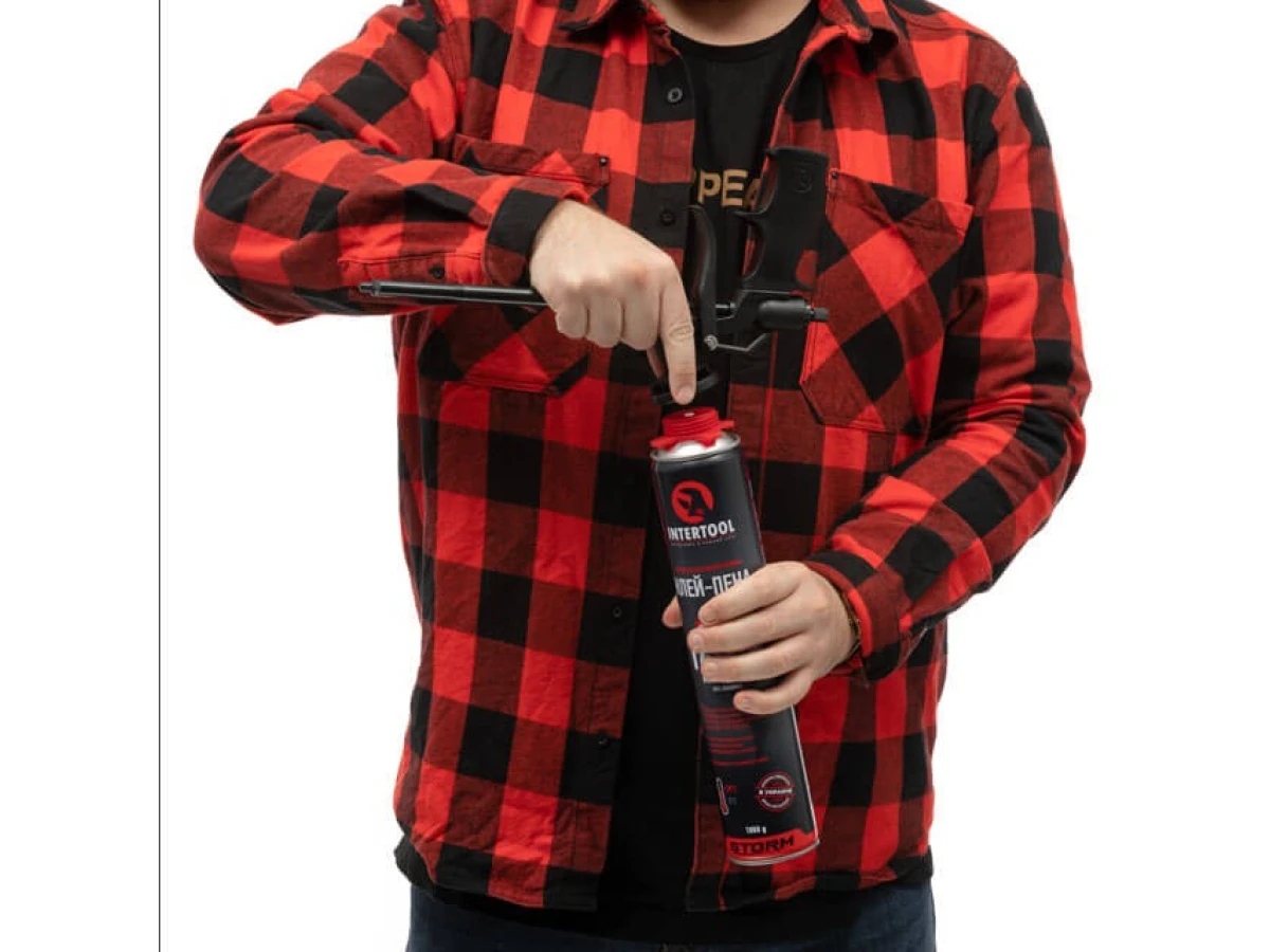 Клей-пена монтажная профессиональная, всесезонная, 750 мл / 1000 г, 14+ м2, под пистолет INTERTOOL FS-2000 