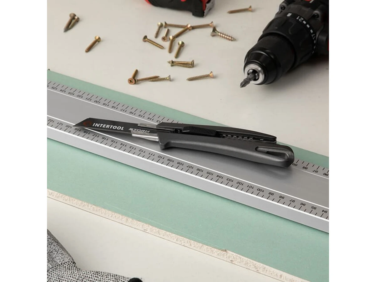 Нож сегментный 18 мм, алюминиевая рукоятка, металлическая направляющая, STORM INTERTOOL HT-0534 