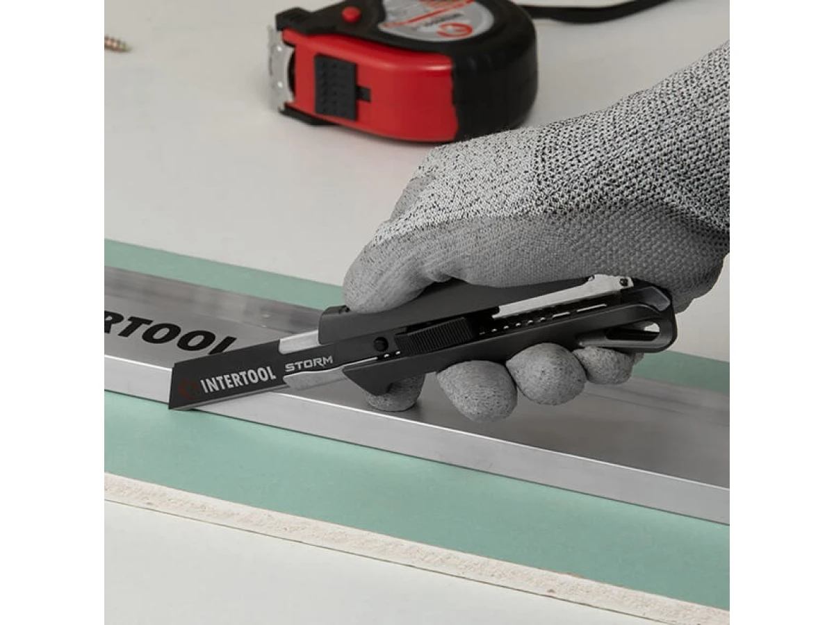 Нож сегментный 18 мм, алюминиевая рукоятка, металлическая направляющая, STORM INTERTOOL HT-0534 