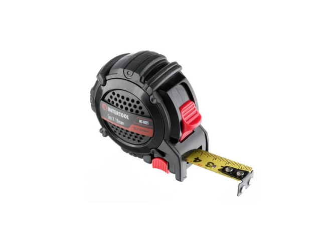 Рулетка з металевим полотном покритим нейлоном і магнітами на зачепі 5м * 16мм STORM INTERTOOL MT-0825 