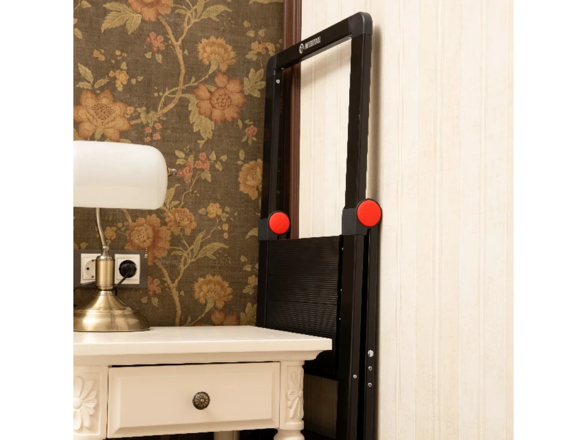 Стремянка алюминиевая "Black Slim", 2 ступени, высота верхней ступени 456 мм, 150 кг STORM INTERTOOL LT-5002 