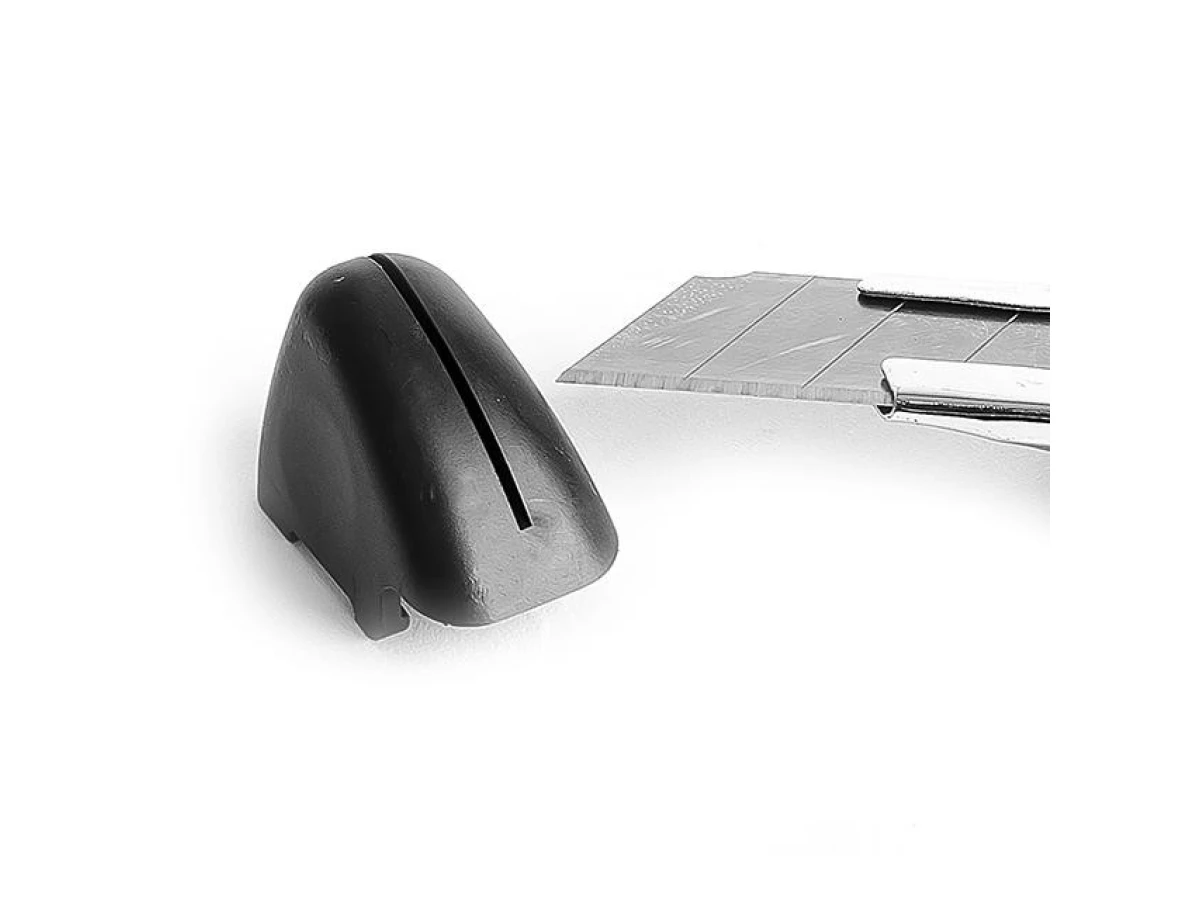 Ніж з відламним лезом 18 мм, металева напрямна, протиковзний корпус, подрібнювач INTERTOOL HT-0506 