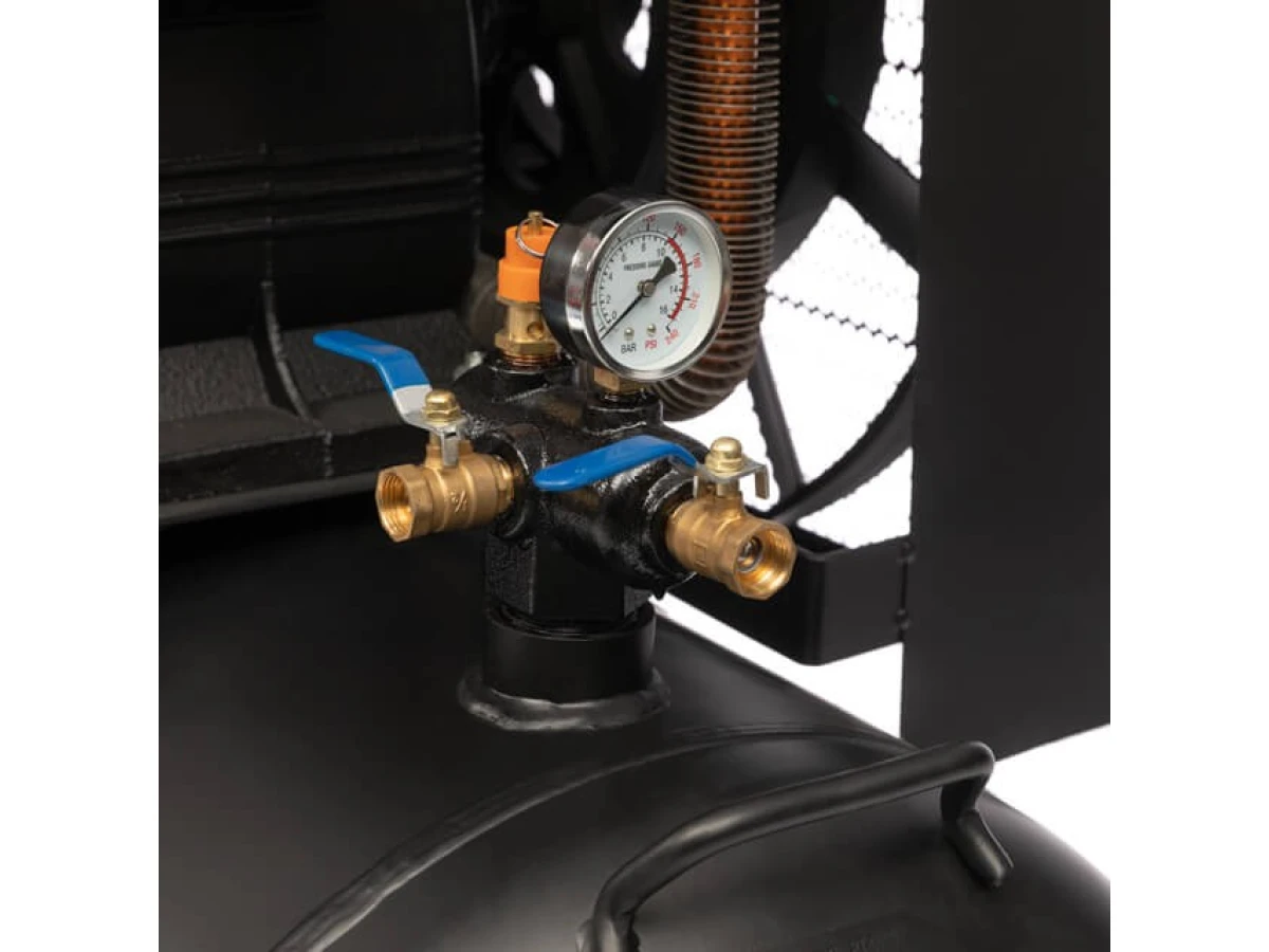 Компресор 300 л, 11 кВт, 380 В, 10 aтм, 1600 л/хв., 3 циліндри INTERTOOL PT-0050 