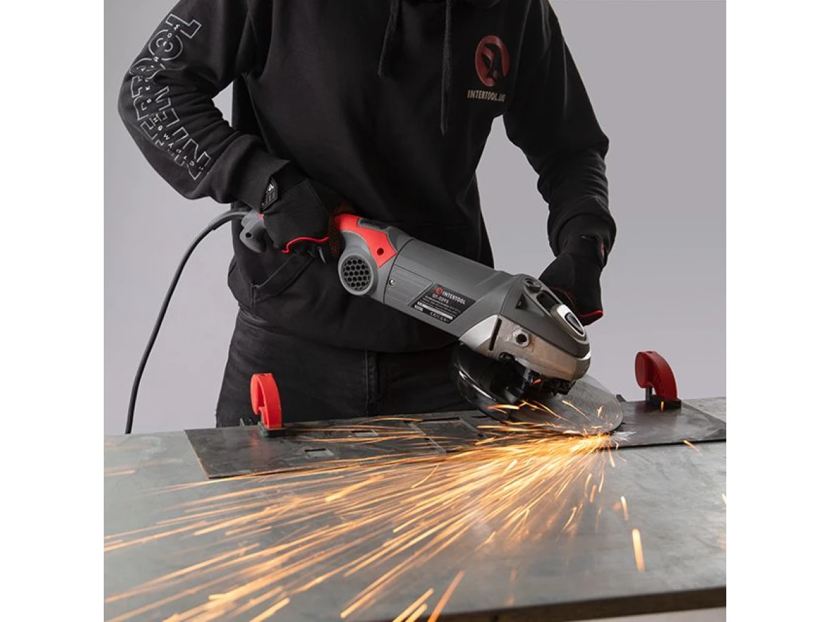 Шлифмашина угловая 2500 Вт, 6500 об/мин, диаметр круга 230 мм, плавный пуск, поворотная рукоятка INTERTOOL DT-0295 