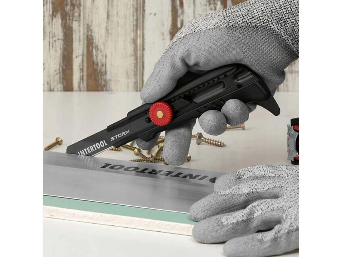 Нож сегментный для линолеума 18 мм, металлическая направляющая, винтовая фиксация STORM INTERTOOL HT-0539 