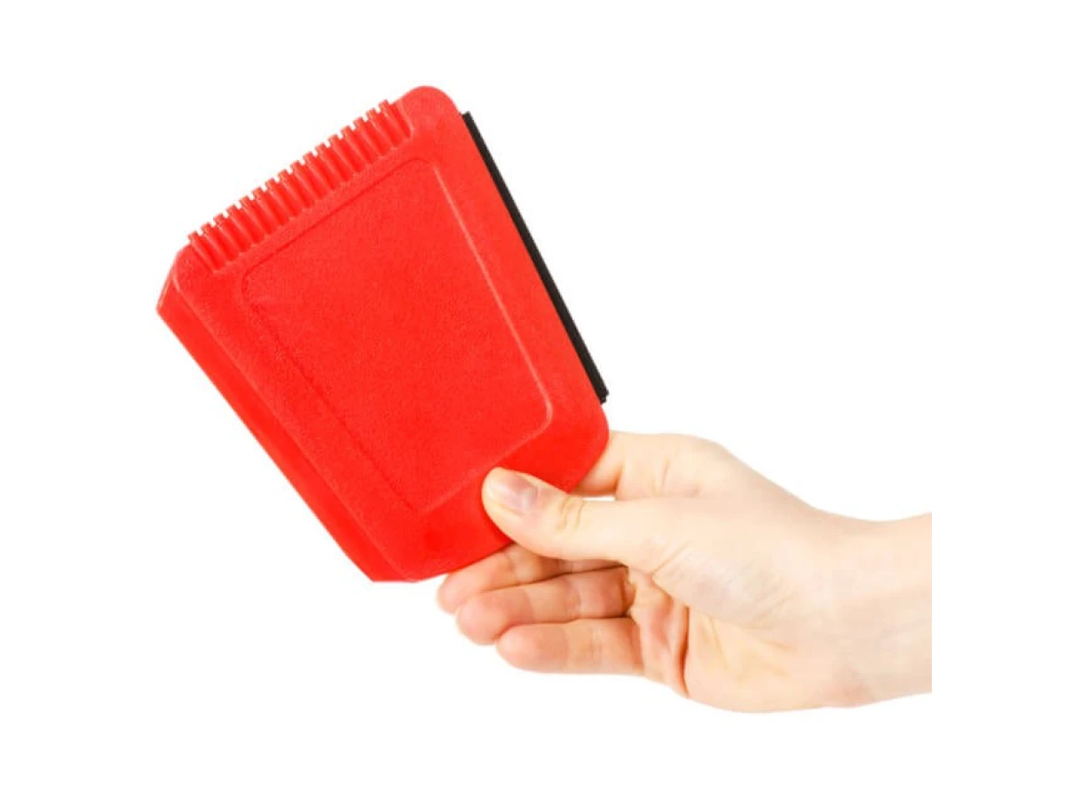 Скребок автомобільний для скла з водосгоном 12х12см INTERTOOL AT-0101 