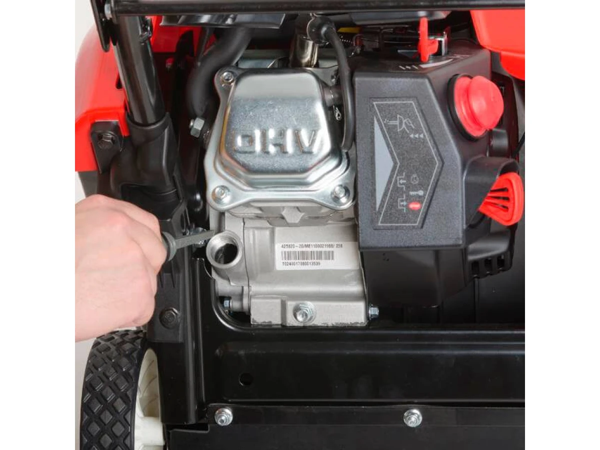 Снегоуборщик бензиновый, 2.2 л.с. / 1.65 кВт, высота/ширина захвата 300/460 мм INTERTOOL SN-4000 