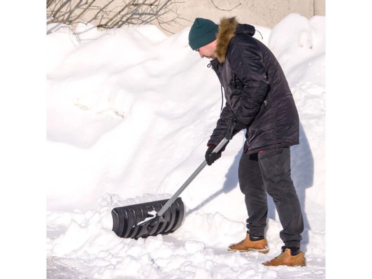 Лопата для прибирання снігу 620 * 280мм з рукояткою 970 мм INTERTOOL FT-2090 