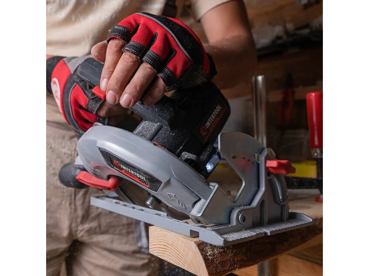 Пила дискова акумуляторна з безщітковим двигуном 20 В, 4500 об/хв., кут 90°/45°, глибина розпилу 62/45 мм, диск 190*20 мм, без ЗП та АКБ INTERTOOL WT-0371 