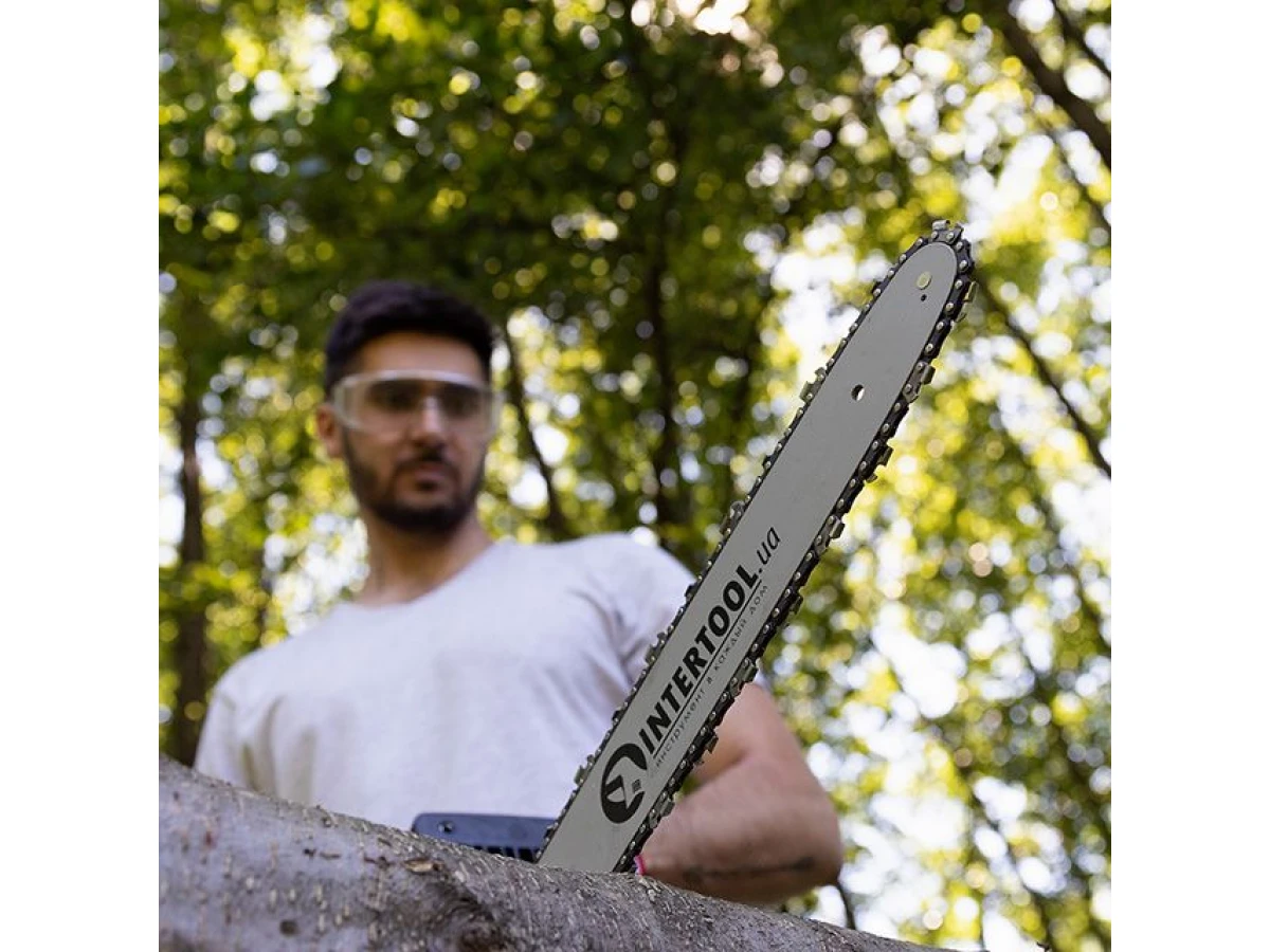 Пила ланцюгова електрична 2400 Вт, шина 40 см, SDS-система натяжіння ланцюга, прямий двигун INTERTOOL DT-2206 