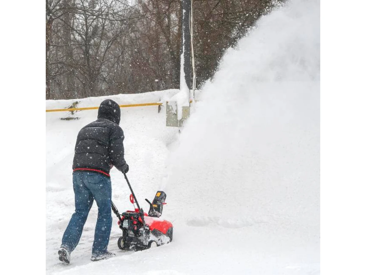 Снегоуборщик бензиновый, 2.2 л.с. / 1.65 кВт, высота/ширина захвата 300/460 мм INTERTOOL SN-4000 