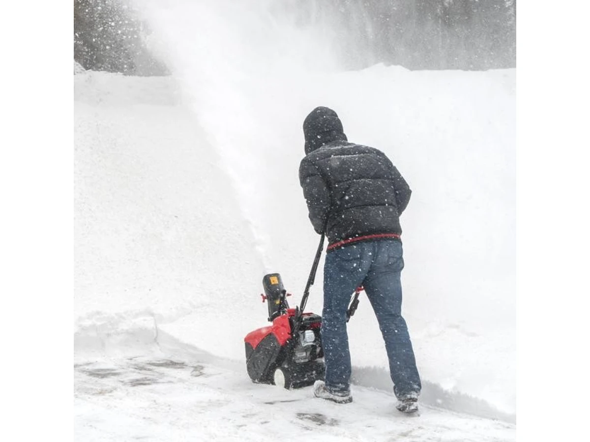Снегоуборщик бензиновый, 2.2 л.с. / 1.65 кВт, высота/ширина захвата 300/460 мм INTERTOOL SN-4000 