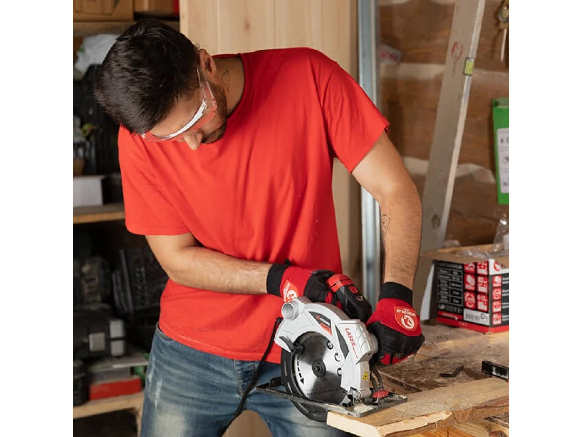 Пила дискова 2000 Вт, 5000 об/хв., кут 90-45°, глибина розпилу 85-56 мм, диск 235*30 мм, 40 зубів, лазер INTERTOOL WT-0623 