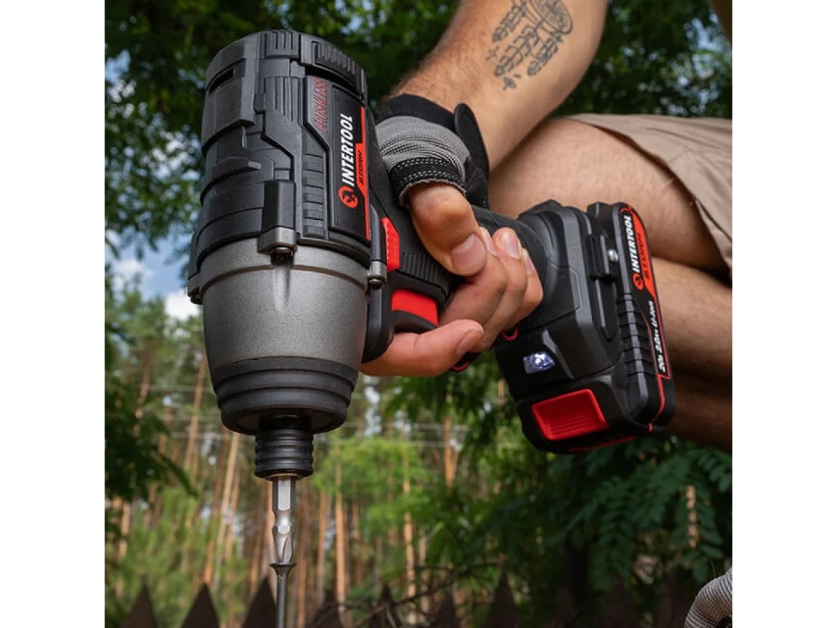 Шурупокрут ударний (гвинтокрут) акумуляторний з безщітковим двигуном 20 В,кейс INTERTOOL WT-0362 