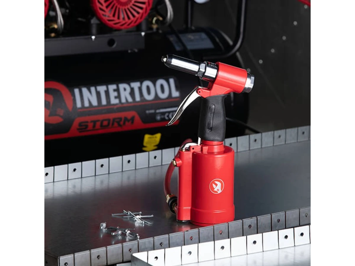 Пістолет заклепувальний пневматичний у кейсі з аксесуарами INTERTOOL PT-1304 