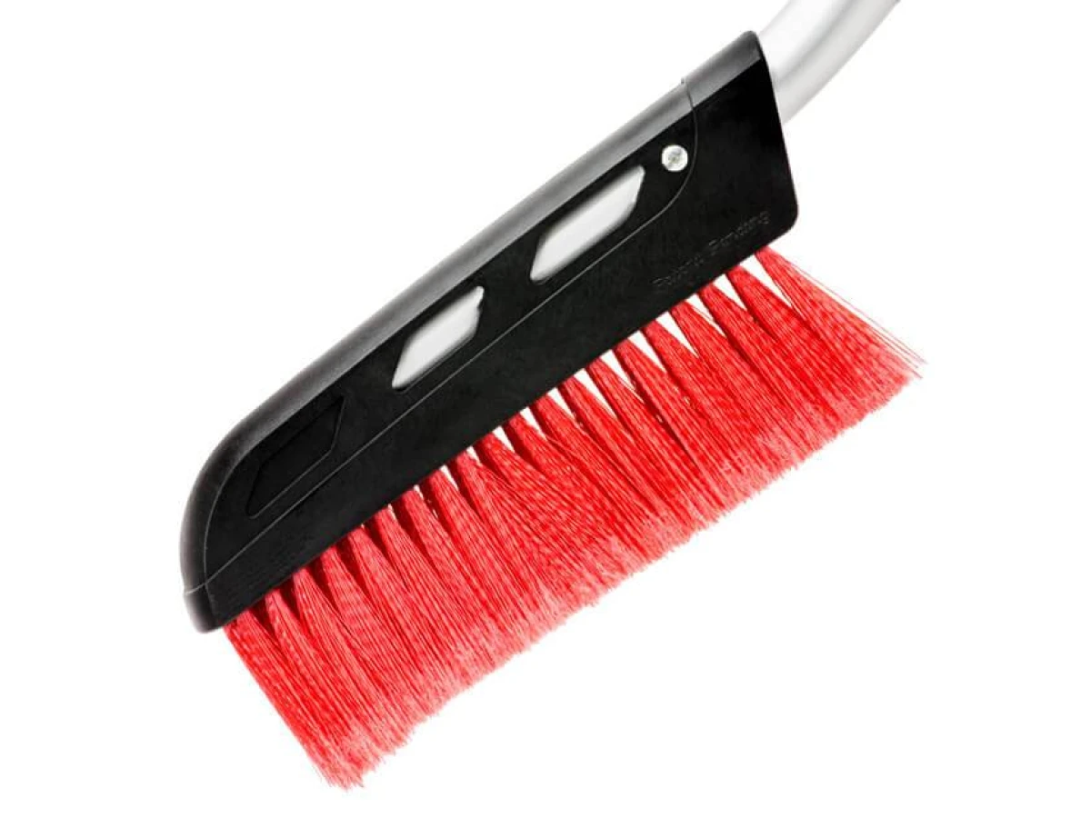 Щітка зі скребком 66см INTERTOOL AT-0117 