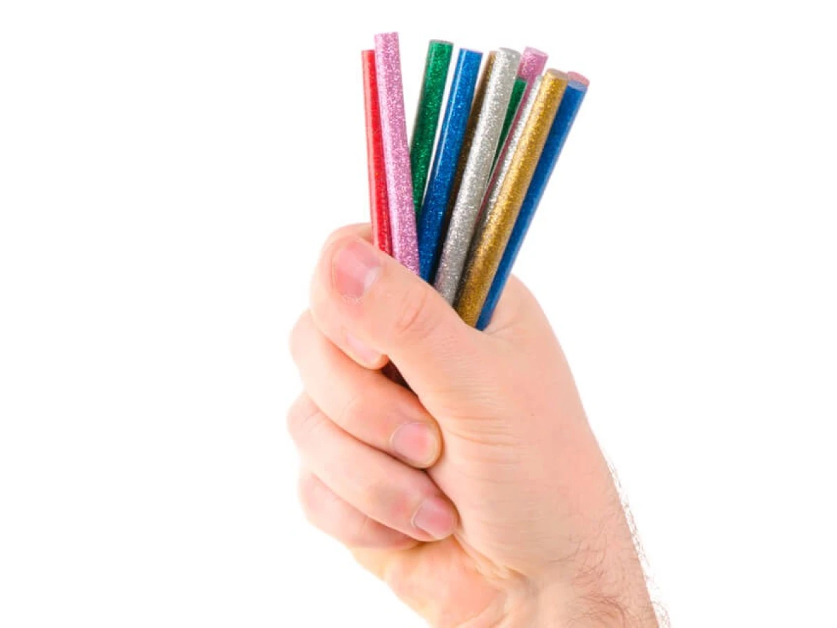 Комплект кольорових перламутрових клейових стрижнів 7,4 мм * 100 мм, 12 шт INTERTOOL RT-1033 