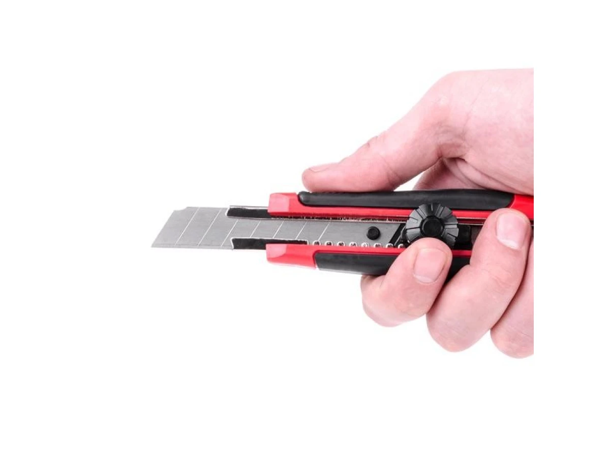 Ніж з металевою напрямною під лезо 18 мм з гумованою рукояткою INTERTOOL HT-0503 