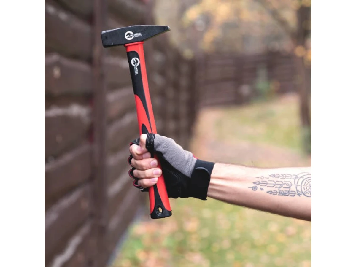 Молоток 500 г, ручка из фибергласса INTERTOOL HT-0205 