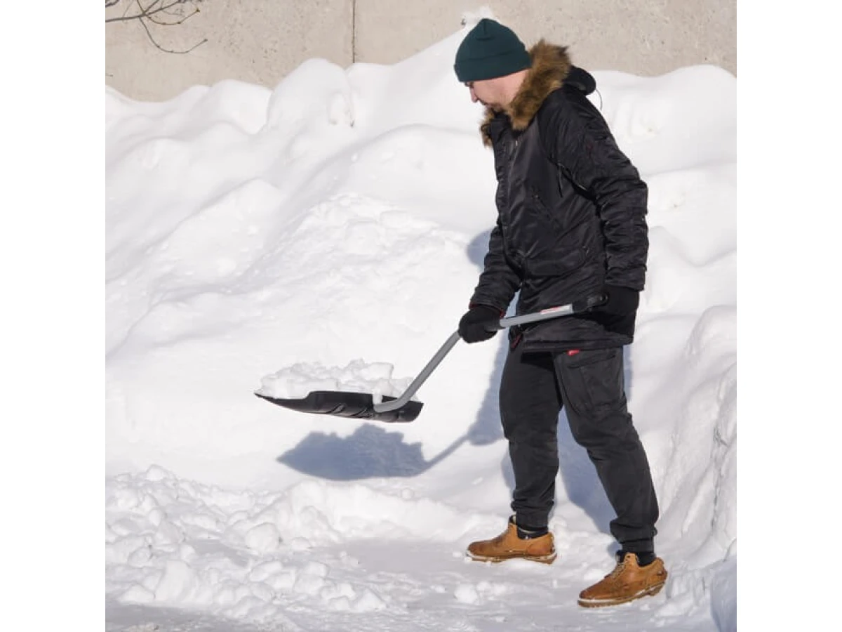 Лопата для прибирання снігу 460 * 340мм з Z-подібною рукояткою 1080 мм INTERTOOL FT-2023 