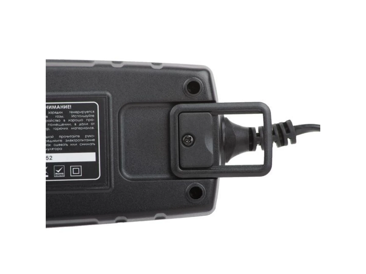 Устройство зарядное 6/12В, 4А, 230В, зимний режим зарядки, дисплей, емкость заряжаемого аккумулятора 1.2-120 а/ч INTERTOOL AT-3024 