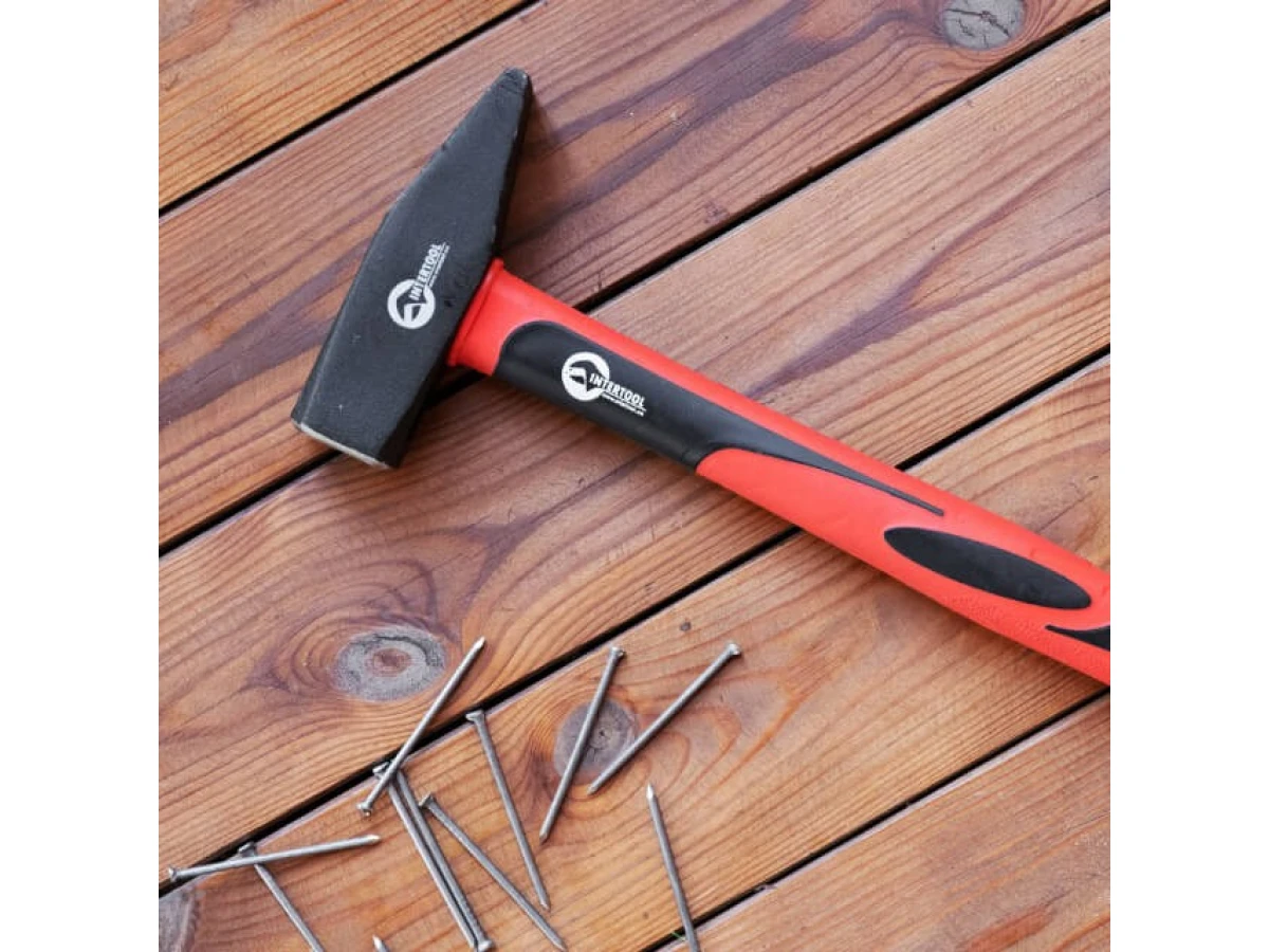 Молоток 800 г.ручка з фібергласу INTERTOOL HT-0208 