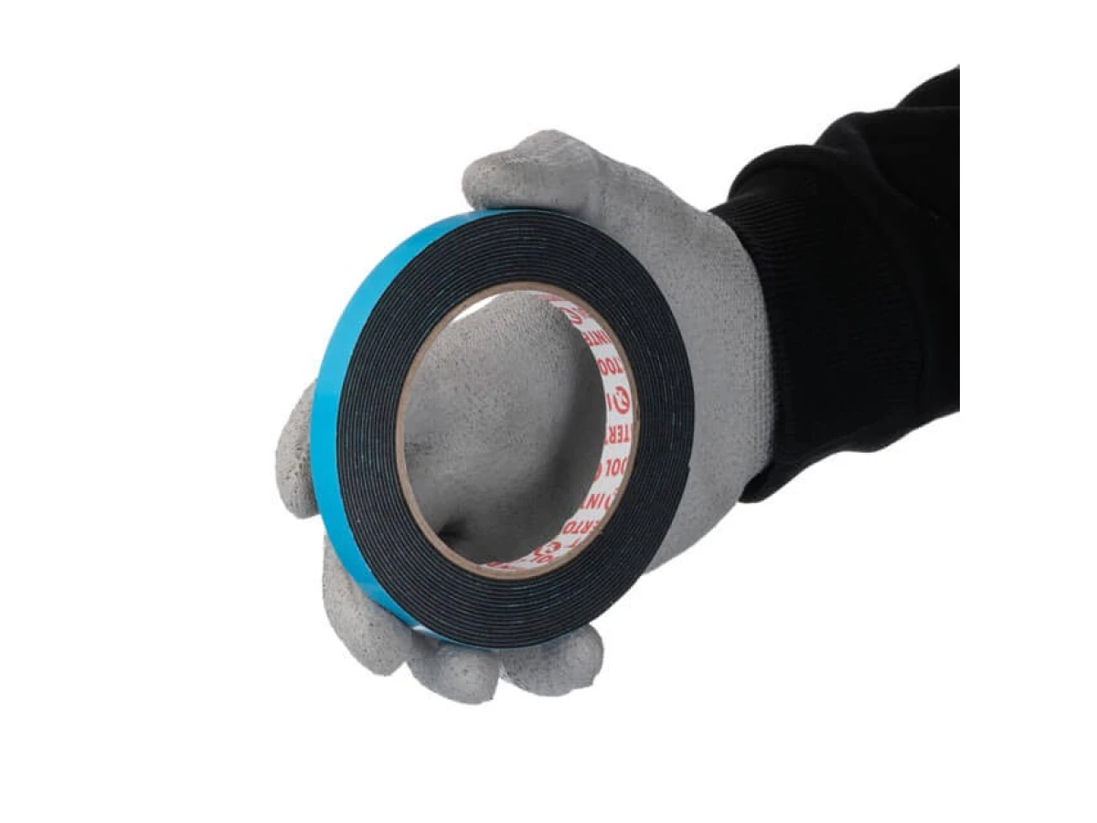 Стрічка клейка двостороння автомобільна, 12 мм * 5 м * 1 мм, чорна, спінений поліетилен INTERTOOL KT-0811 