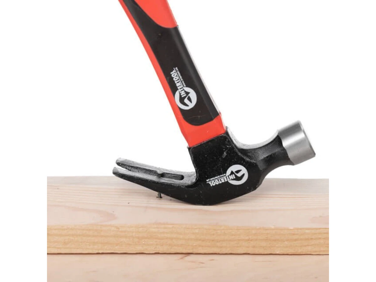 Молоток столярний 450 г.ручка з фібергласу INTERTOOL HT-0223 