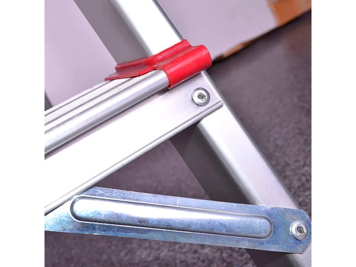 Стремянка алюминиевая, 3 ступени, высота до платформы 630 мм INTERTOOL LT-1003 