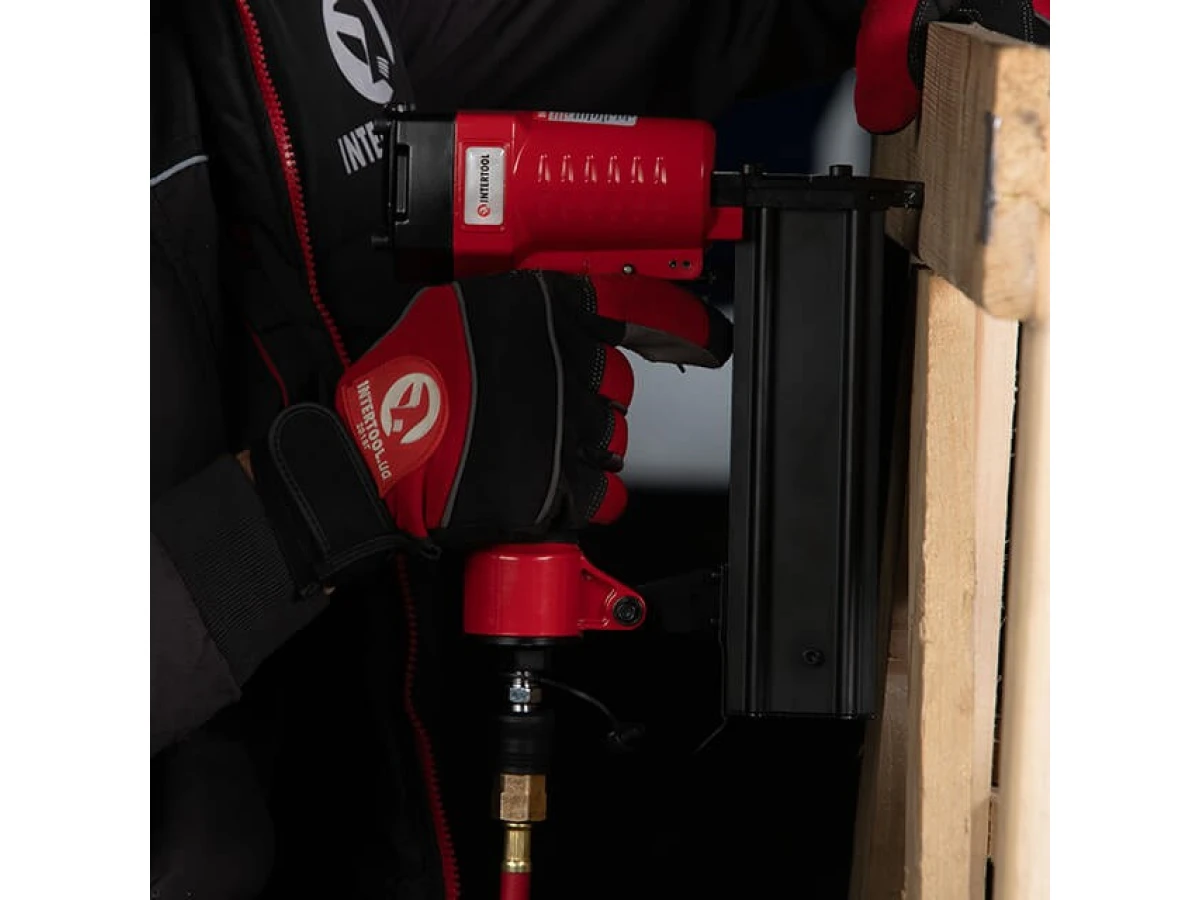 Степлер пневматичний для цвяхів від 15 до 50 мм INTERTOOL PT-1603 