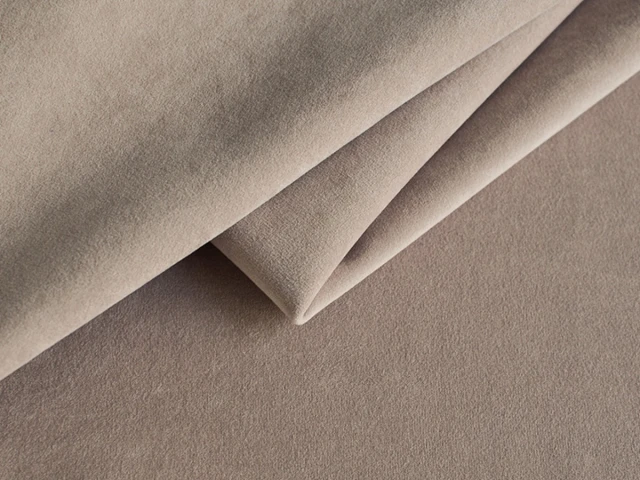 Nessi (Нессі) 04 Zephyr 