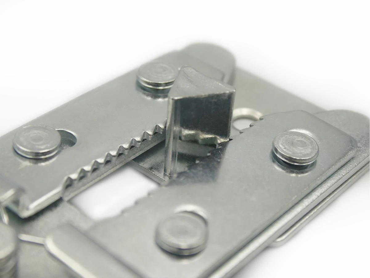 Зачіп меблевий СZ 149-1 (крокодил) 