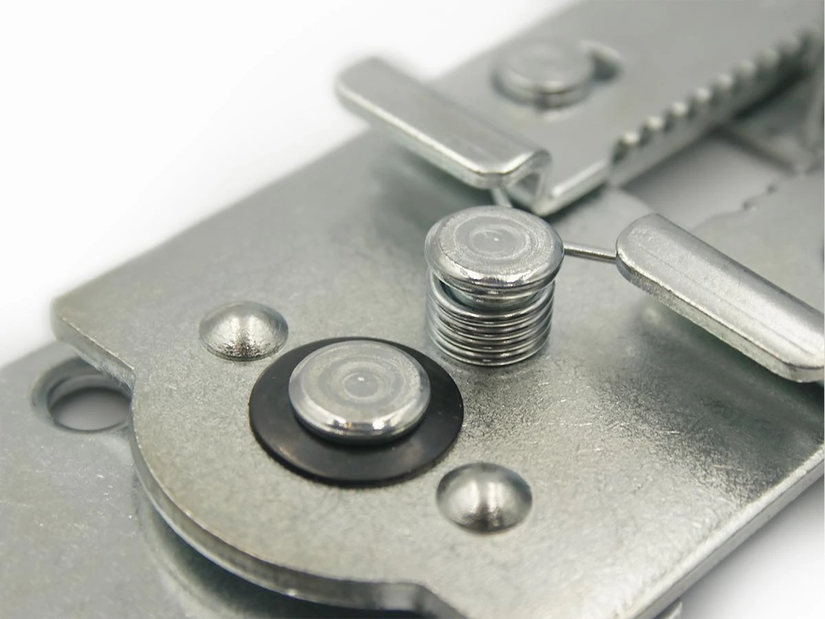 Зачіп меблевий СZ 149-1 (крокодил) 