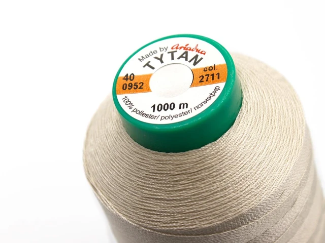 Tytan (Титан) 40(1000м) колір №2711 - слонова кістка 