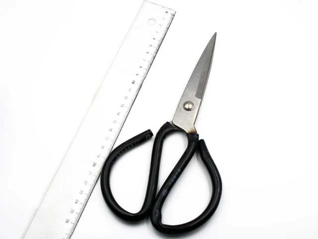 Ножиці з круглими ручками середні 