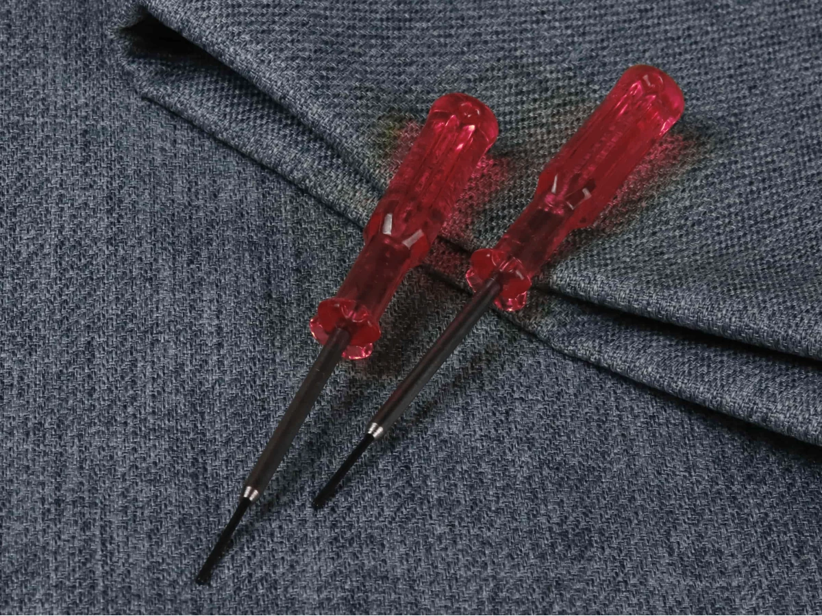 Отвертка шестигранник - 1,5 мм (красная ) с направляющей 