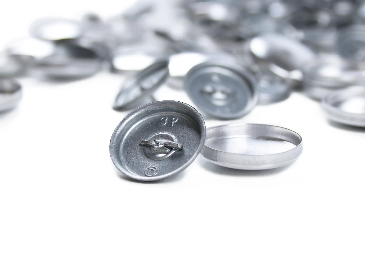 Гудзик № 28 з вушком 