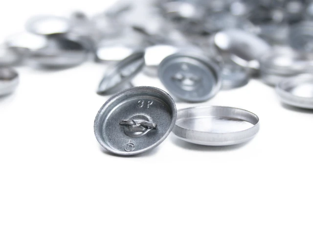 Гудзик № 28 з вушком 