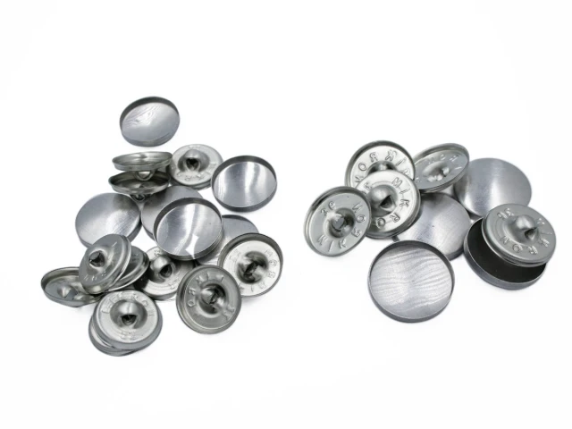 Гудзик с видавленим вушком 