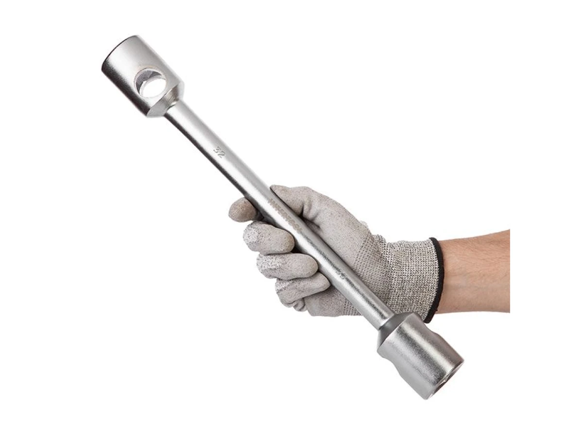 Ключ балонний I-подібний 32х33 мм INTERTOOL XT-4204 